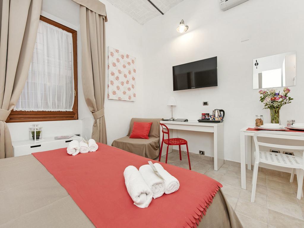 Coral Flat Colosseo Rome Bilik gambar