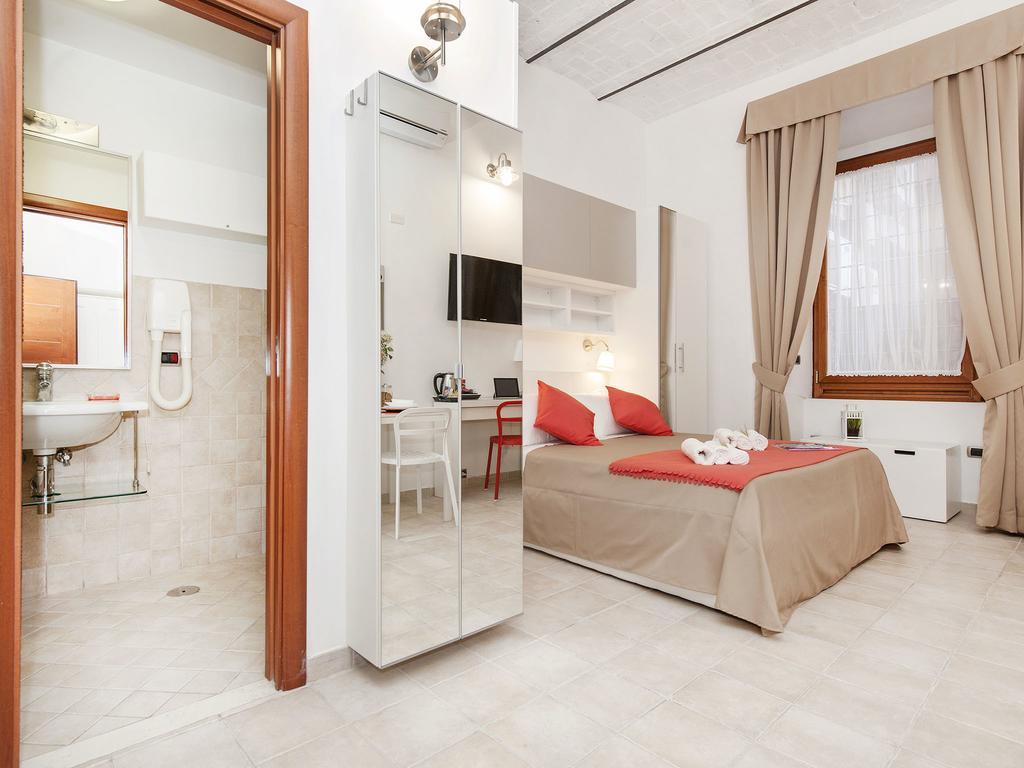 Coral Flat Colosseo Rome Bilik gambar